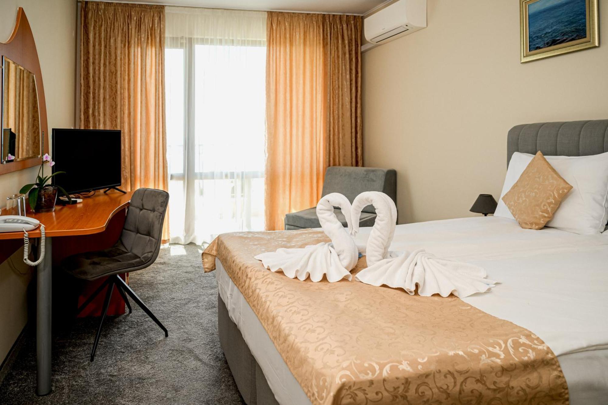Paradise Hotel & Relax Center Pomorie Eksteriør billede