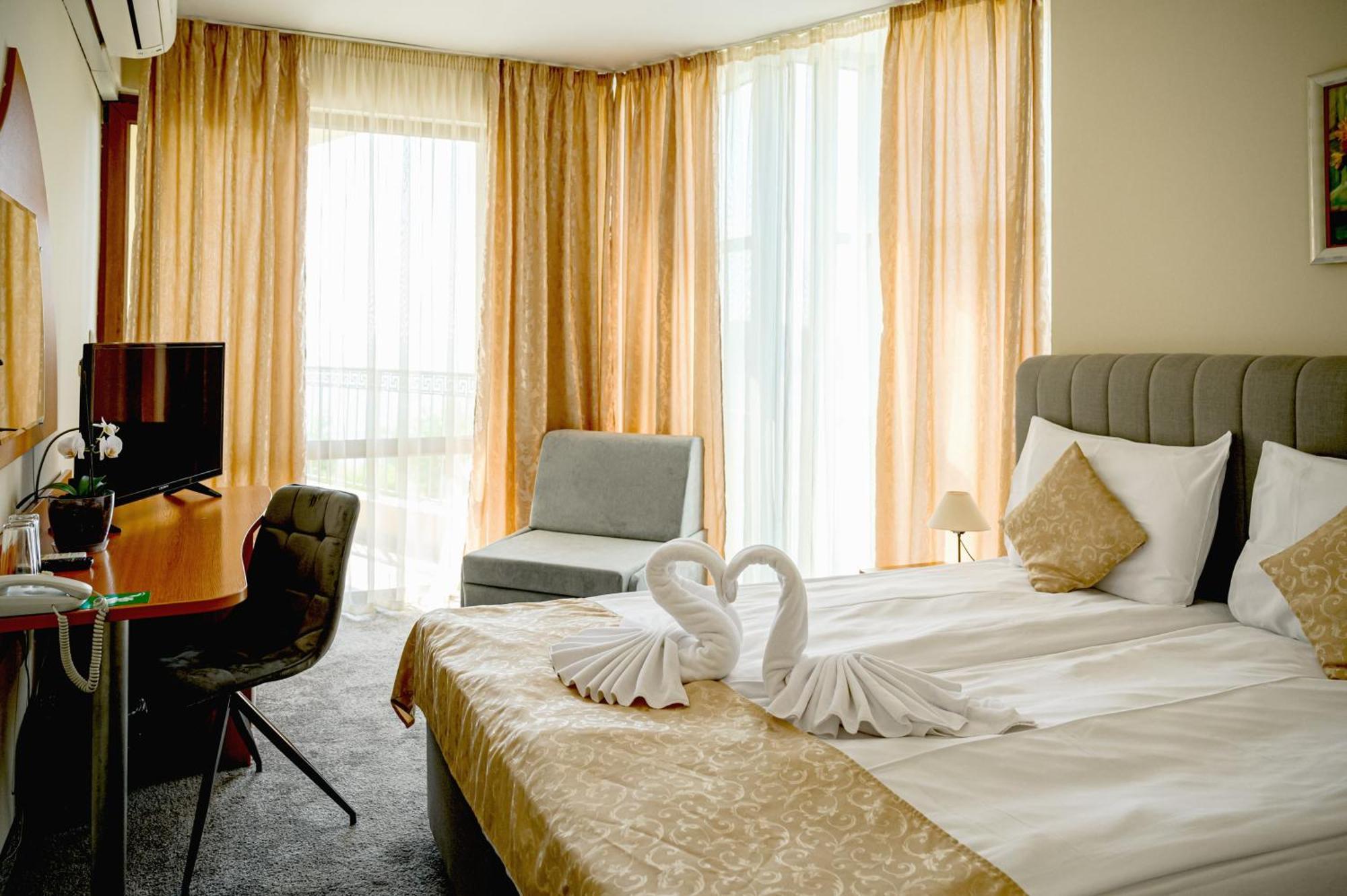 Paradise Hotel & Relax Center Pomorie Eksteriør billede